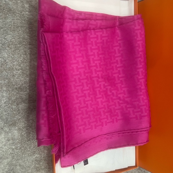 Hermes Fuchsia silk scarf - Picture 5 of 5